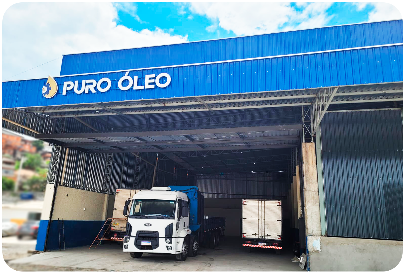 Equipe da Puro Óleo realizando troca de óleo em Jandira